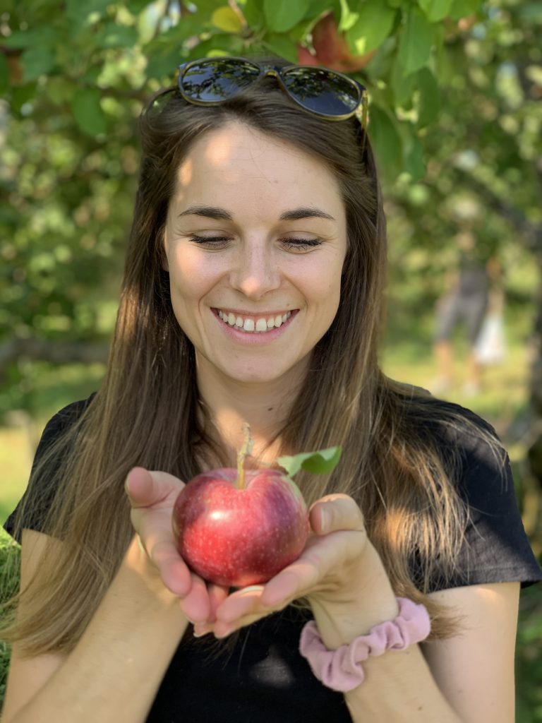 Vivaï loves apples!