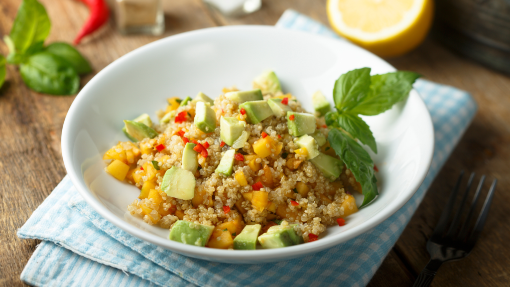 Salade de quinoa au thon et mangue