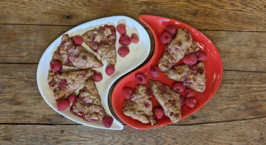 Scone aux framboises et chocolat blanc