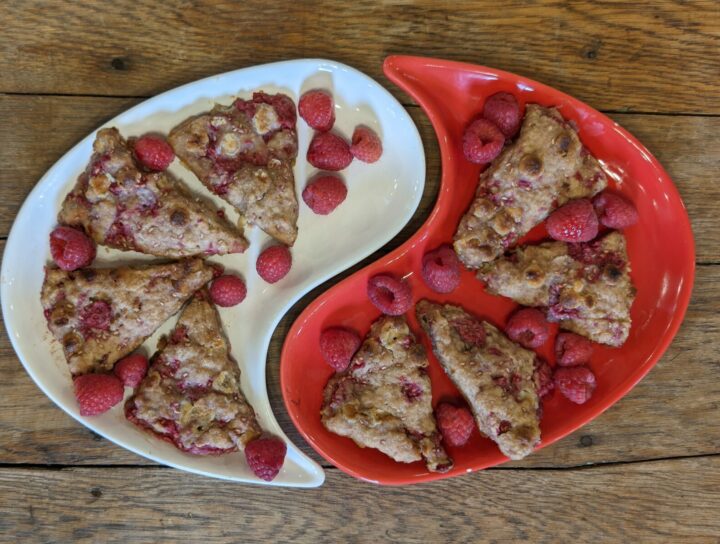 Scone aux framboises et chocolat blanc